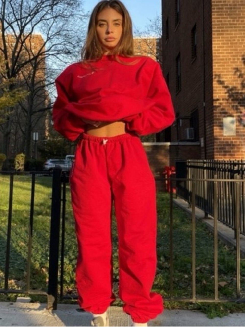 HEAVY MANNERS Airport Sweatshirt in Red Size Medium VGUC